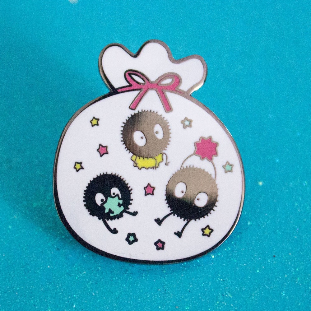 Kawaii Susuwatari enamel badge pin